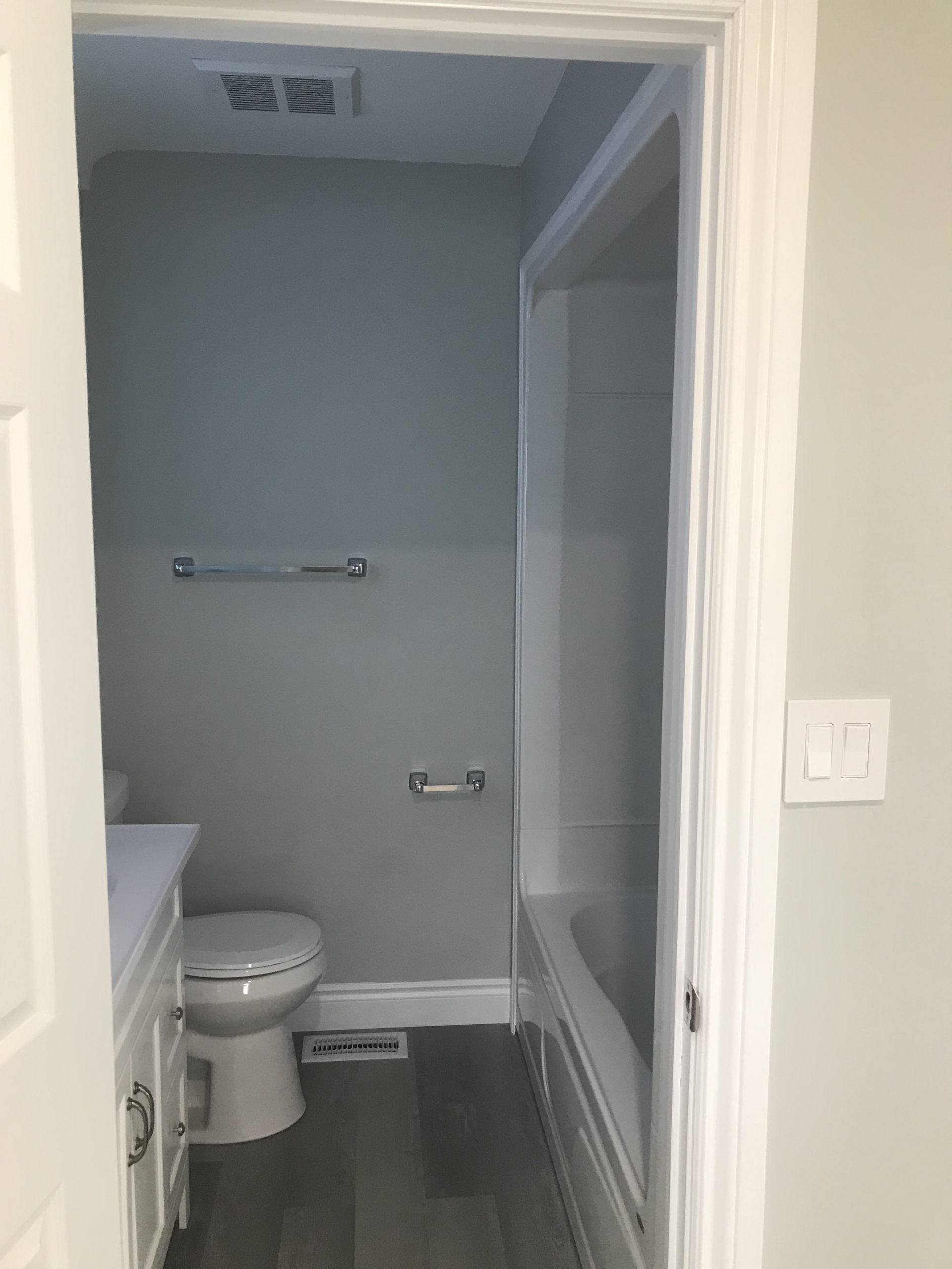 Glendale Unit 2 Bathroom