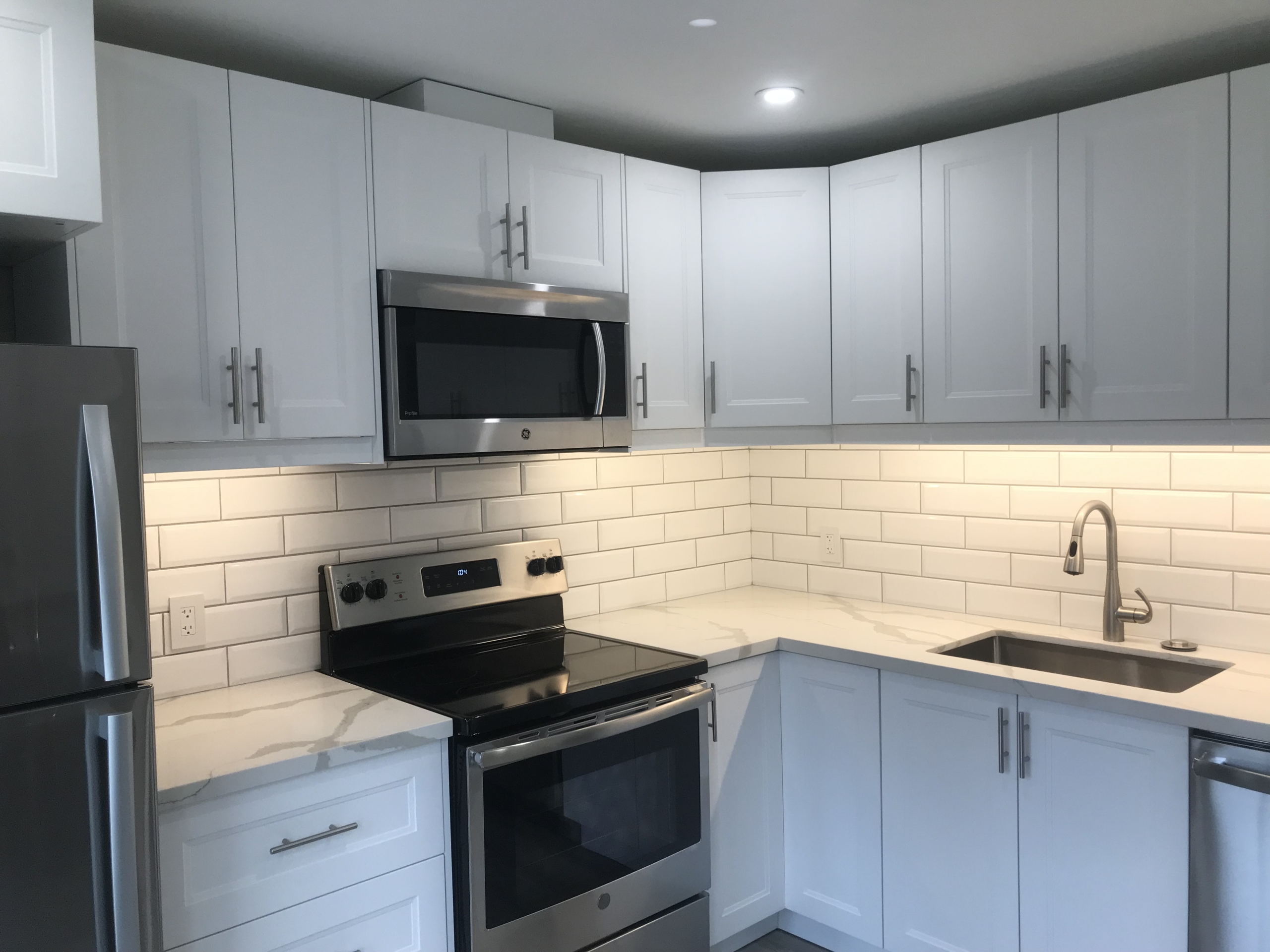 Glendale Unit 2 Stove, Microwave and Sink