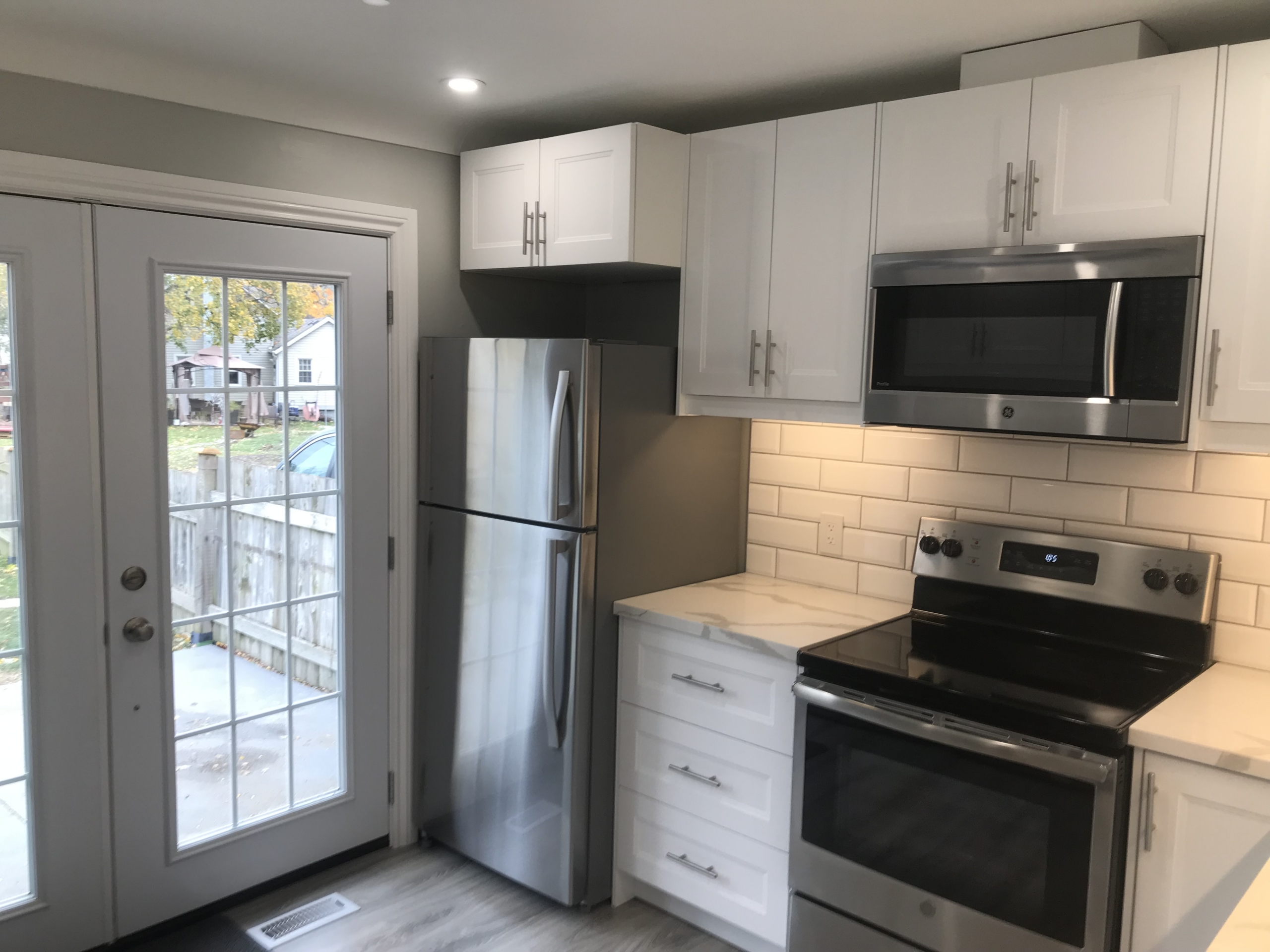 Glendale Unit 2 Stove and Fridge